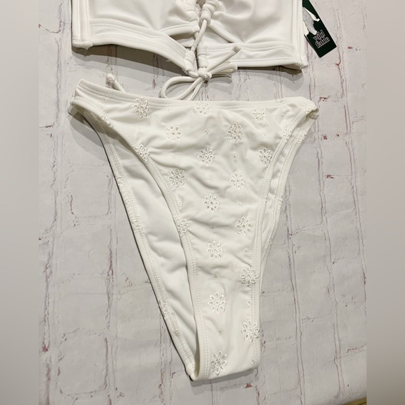 [Wild Fable] white bikini with eyelet bottom XS - Picture 5 of 7